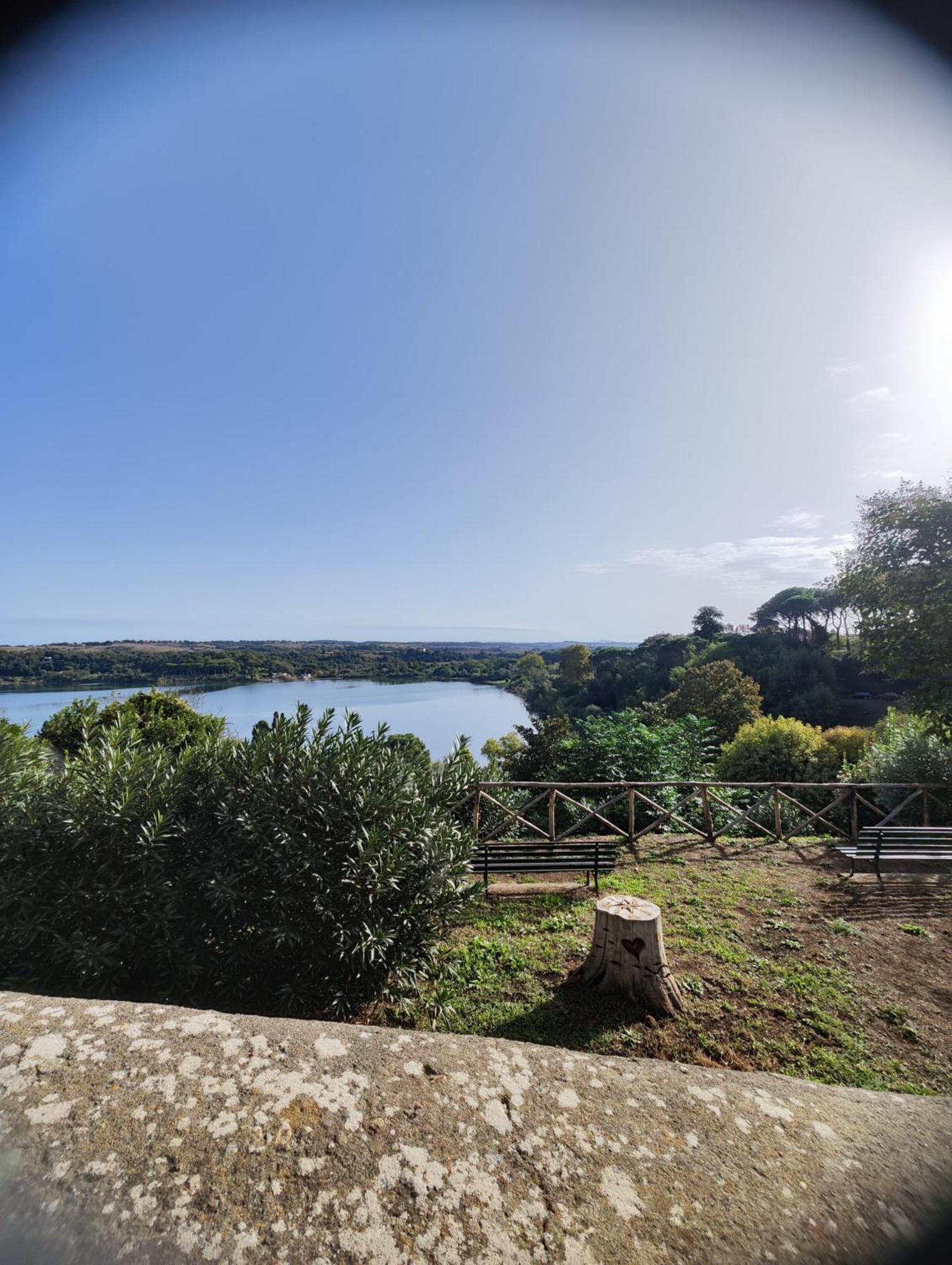 Chalet Romantico Sul Lago Lägenhet Anguillara Sabazia Exteriör bild