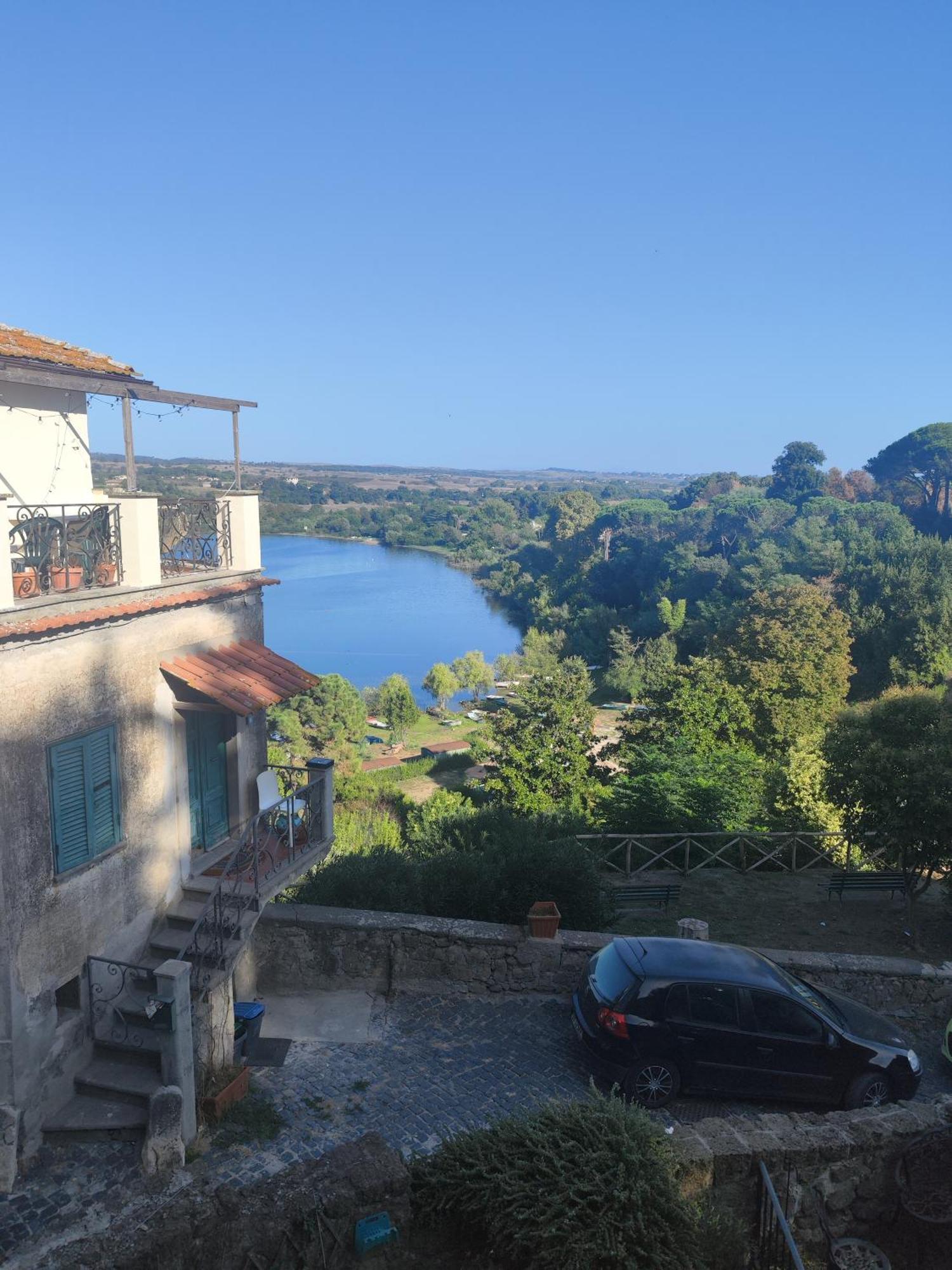 Chalet Romantico Sul Lago Lägenhet Anguillara Sabazia Exteriör bild